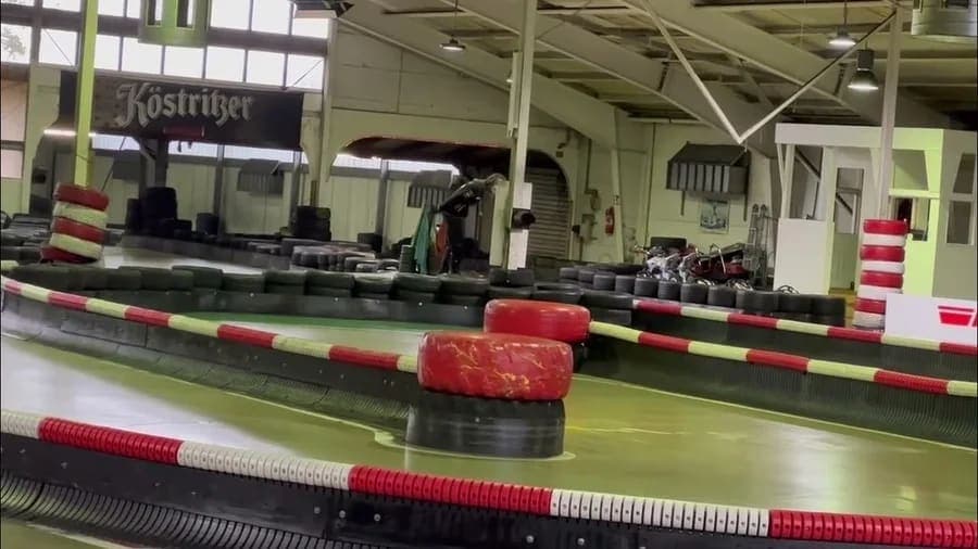 Speed Indoor Kartbahn