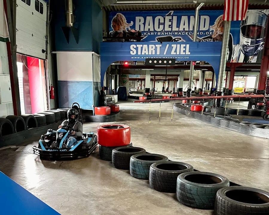 Indoor-Kartbahn Raceland