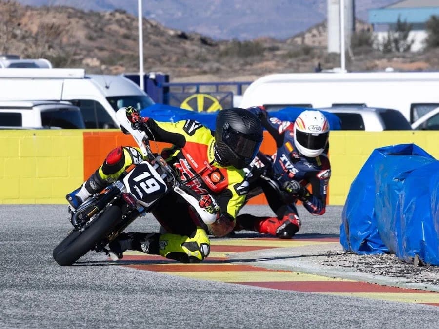 MIR Racing Villena Circuit - Karting y Motos