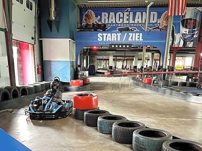 Indoor-Kartbahn Raceland